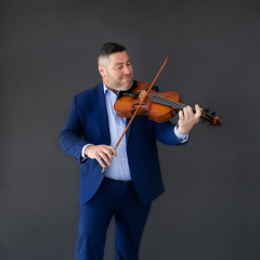 Michael Klotz is a dedicated teacher who serves as Teaching Professor and Artist-in-Residence at Florida International University in Miami, where he teaches viola and chamber music. Additionally, he mentors a select number of highly gifted pre-college students. Klotz has presented masterclasses at many of the leading institutions of music in the US. He is currently a member of the faculty of the Heifetz International Music Institute, an artistic advisor and viola faculty member of the Josef Gingold Chamber 
