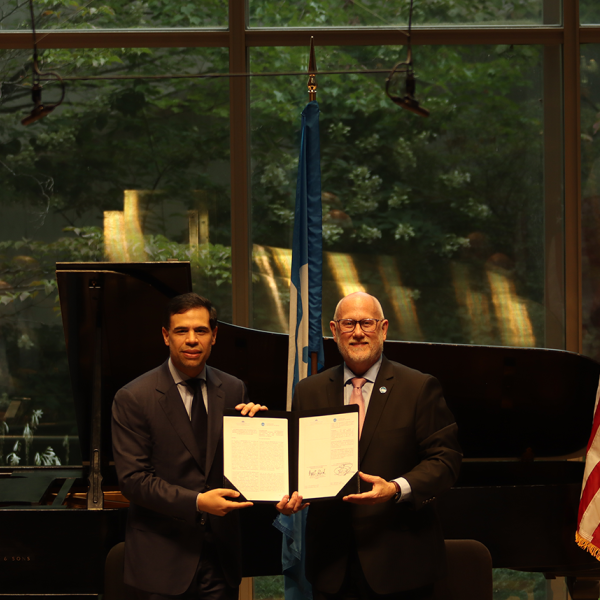 Roberto Ángel Salcedo and Paul Hogle